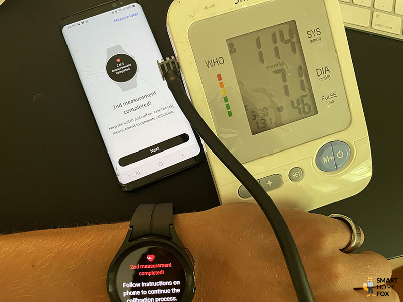 Man sieht die Blutdruckmessung mit der Samsung Galaxy Watch 5.
